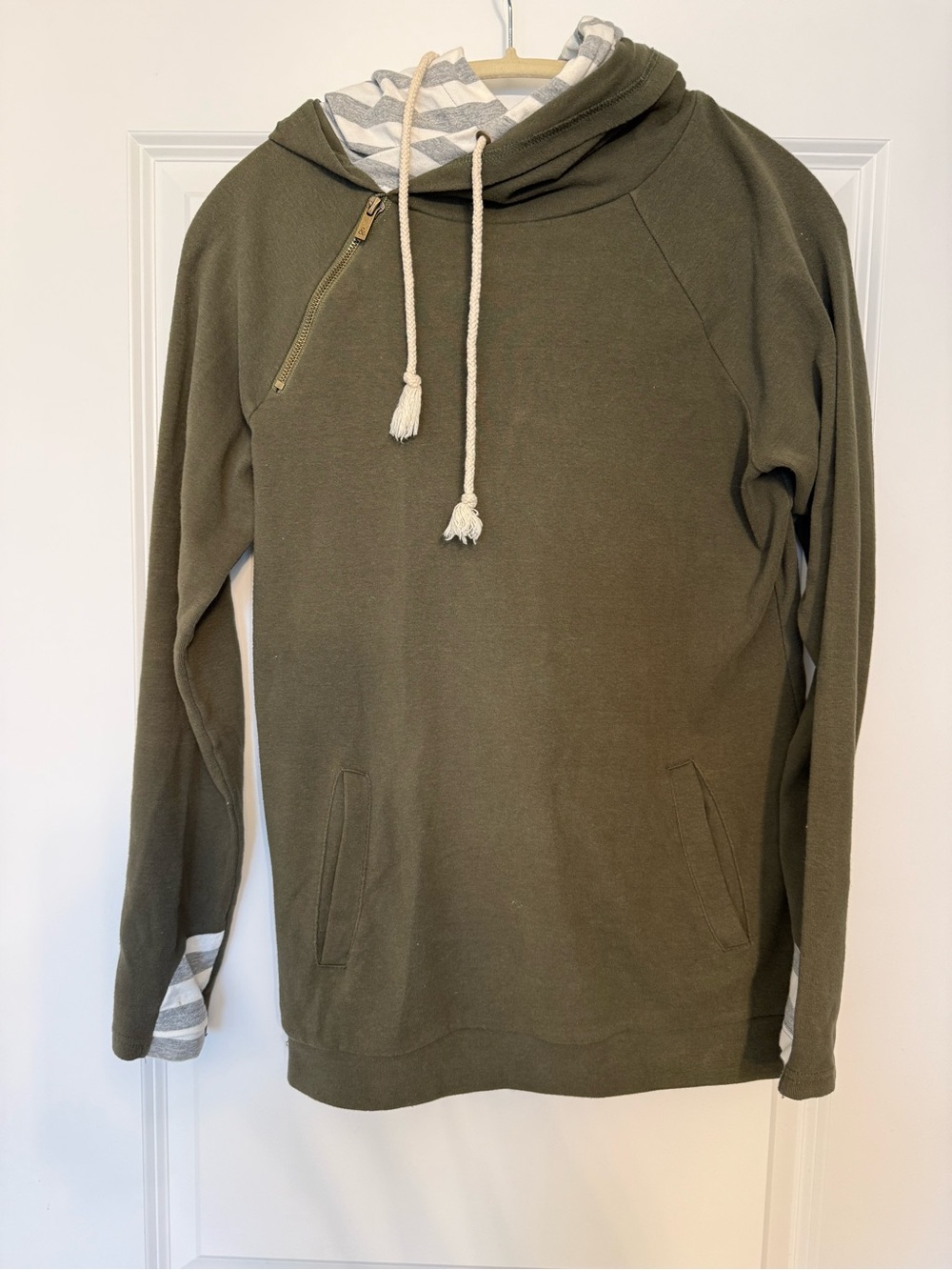 Ampersand Ave Doublehood. Olive green with grey & white sleeve /hood. Size small